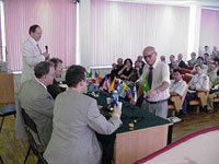 Professor Newton Milhomens Recebendo Homenagem na R&uacute;ssia